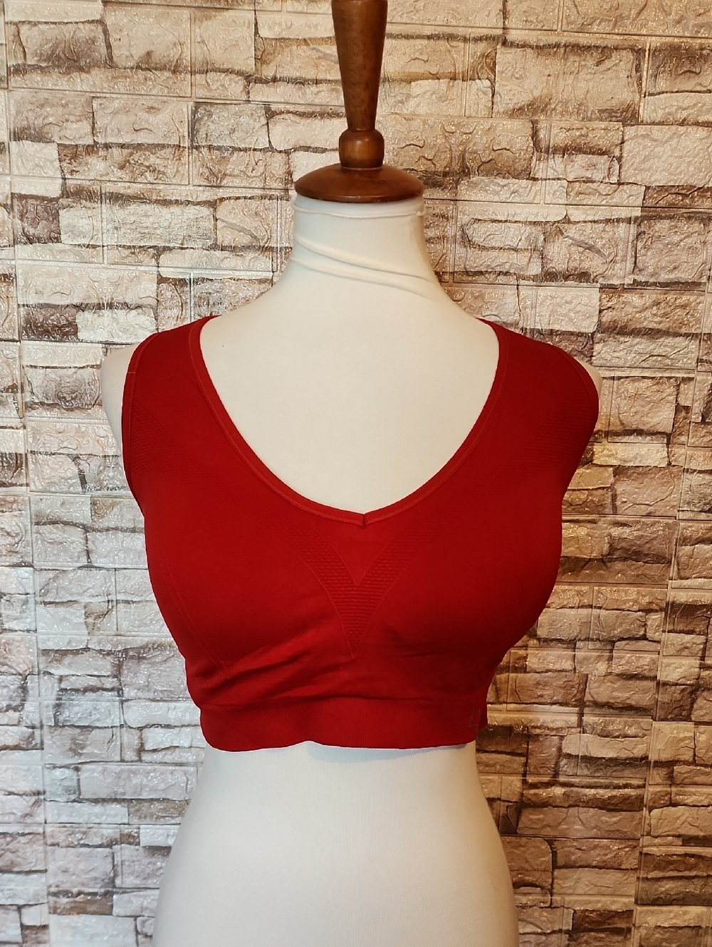 Fittin L 7 Red V-Neck Seamless Crop Tank Top Brand New